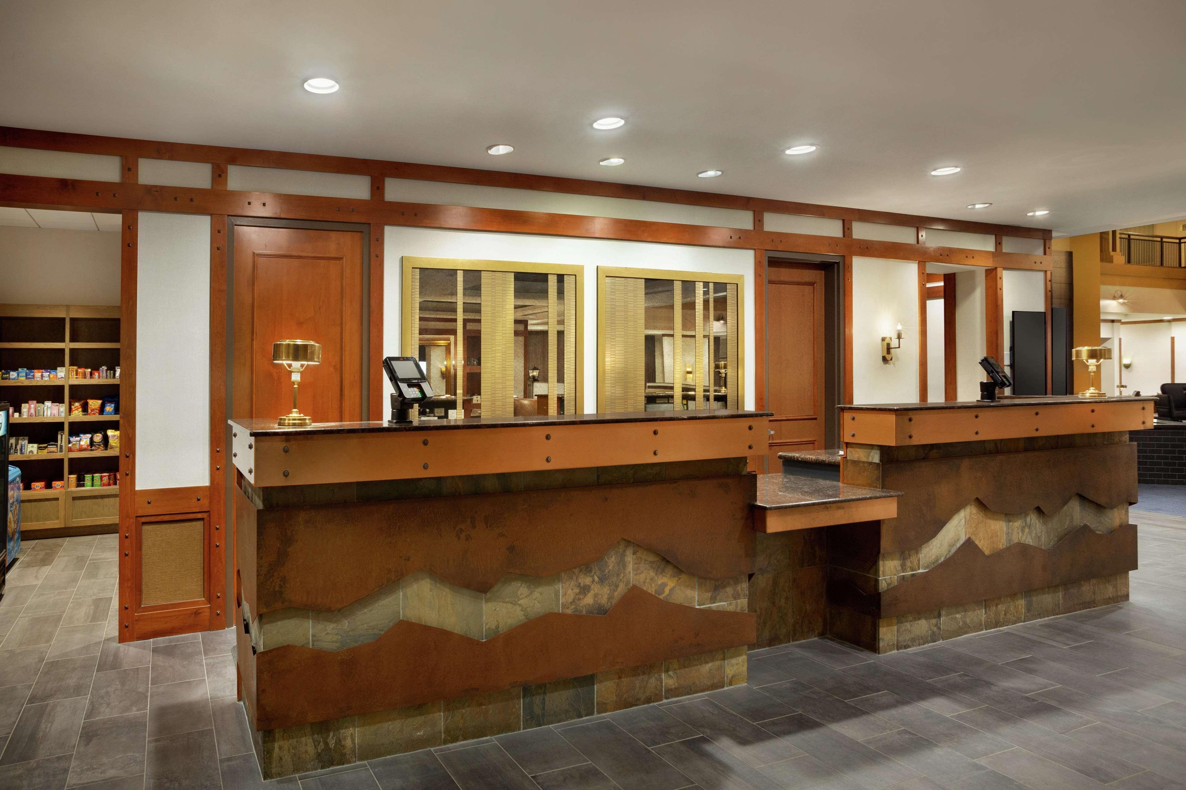 Embassy Suites By Hilton Denver International Airport Экстерьер фото